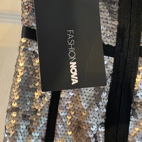 Fashion Nova  Size XS Strapless Silver Sequin Dress. New withTag. - Picture 8 of 15